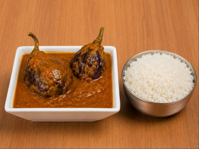 Ennai Katthirikkai Kolambu.