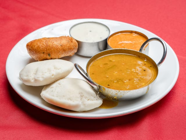Idli (2) /Vadai (1) Combo.
